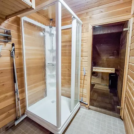 Cozy Arctic Retreat At The Arctic Circle