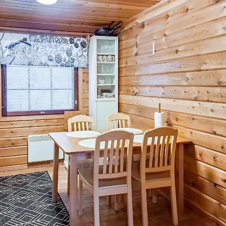 Cozy Arctic Retreat At The Arctic Circle *