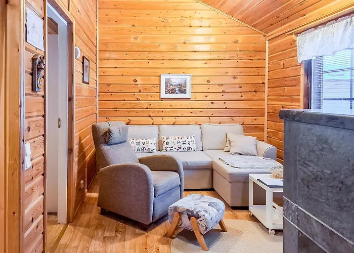 Cozy Arctic Retreat At The Arctic Circle